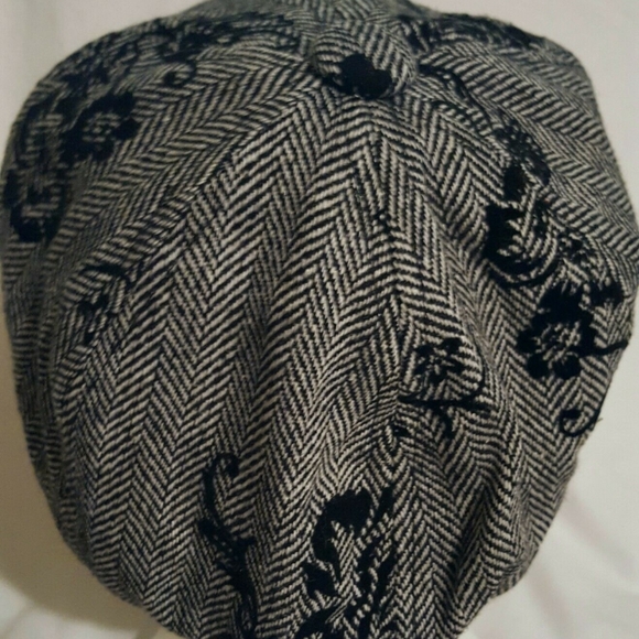 New black herringbone flocked rose newsboy cap hat - Picture 2 of 7